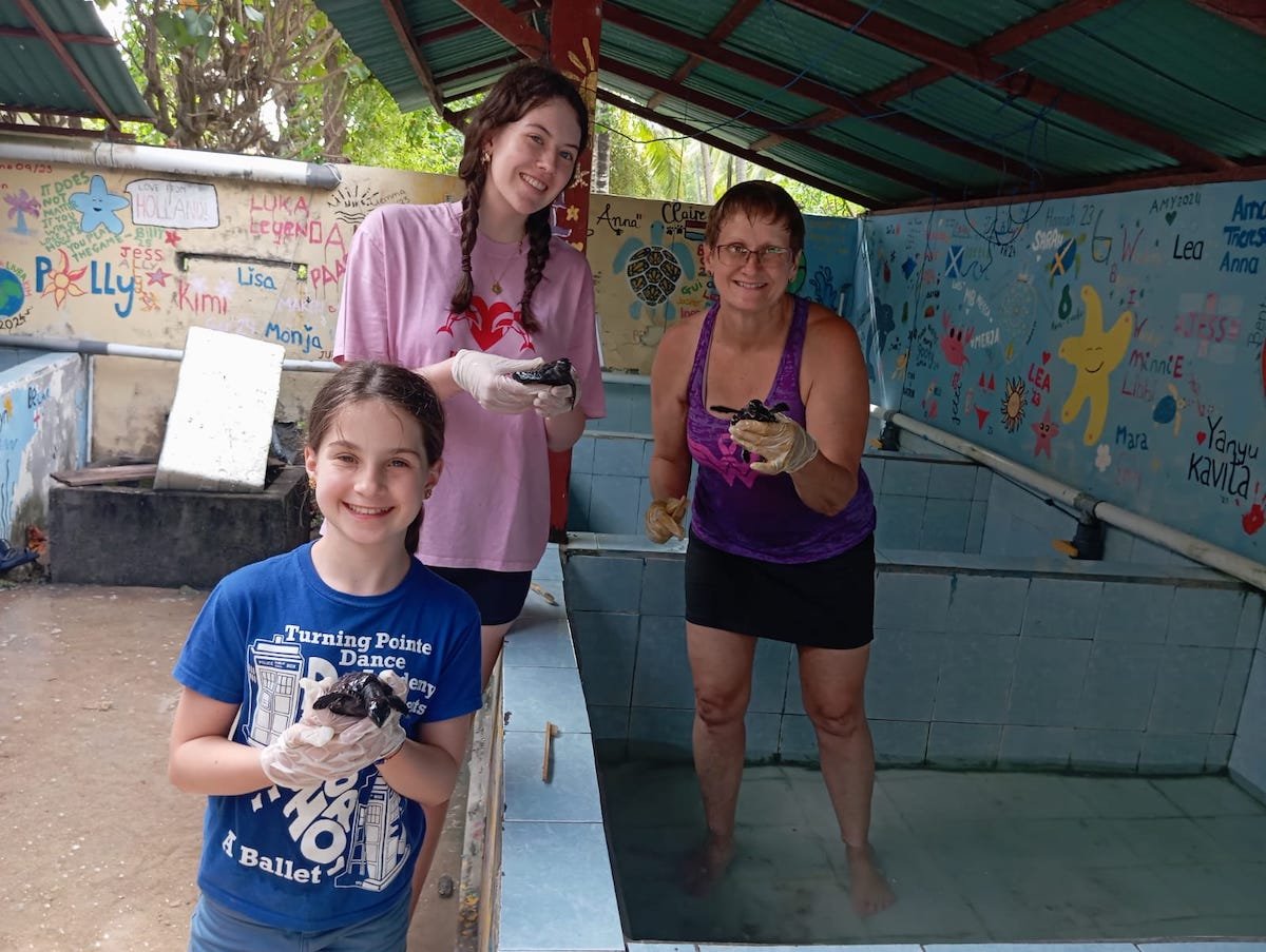 Family volunteering in Asia with private accommodation during a volunteer vacation